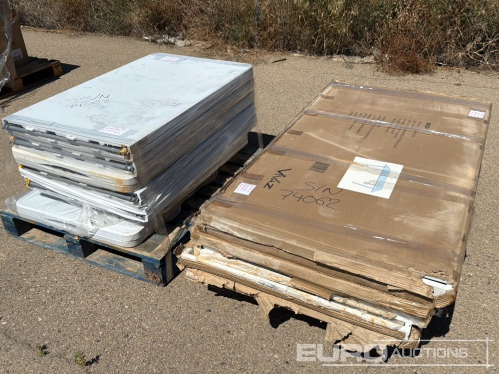 Pallet of Tables (14 of) - Outil/ Équipement: photos 2 Pallet of Tables (14 of) - Outil/ Équipement: photos 2
