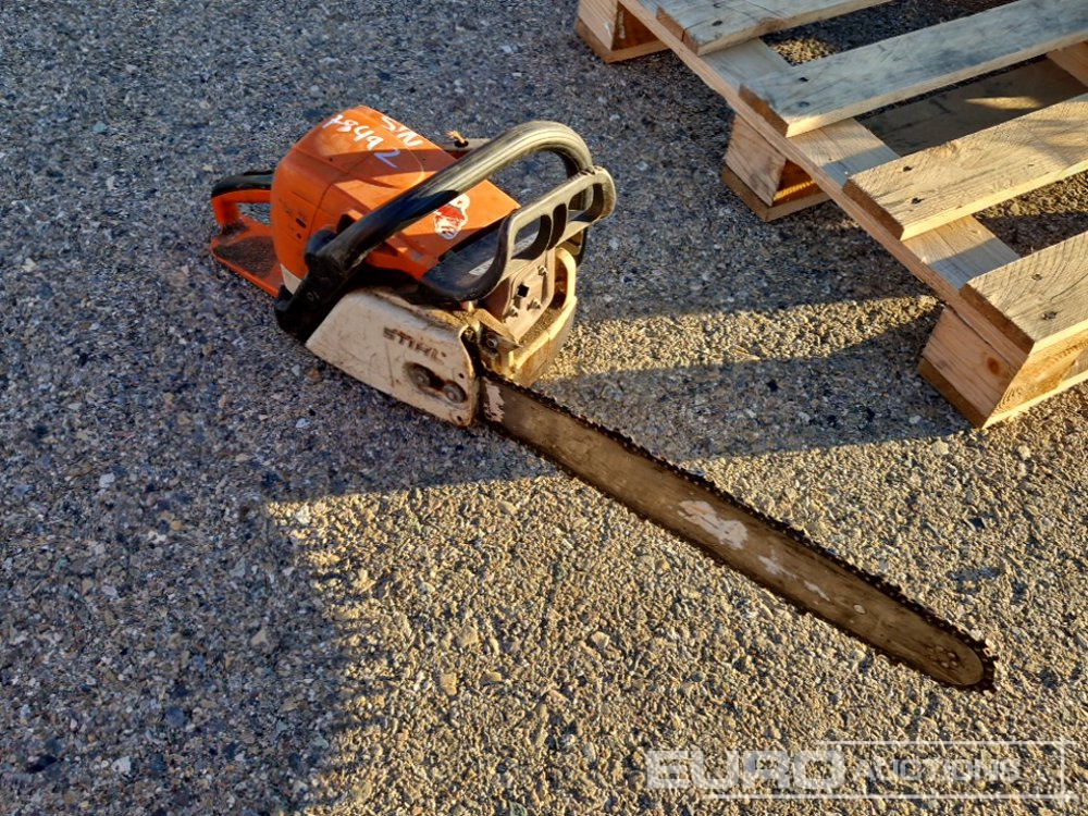 Stihl Gasoline Chain Saw - Matériel de chantier: photos 2 Stihl Gasoline Chain Saw - Matériel de chantier: photos 2