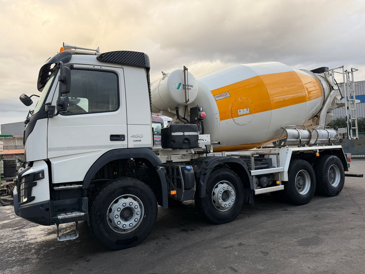 Camion béton Volvo FMX 450 FJ-925-BS - Autre matériel: photos 2 Camion béton Volvo FMX 450 FJ-925-BS - Autre matériel: photos 2