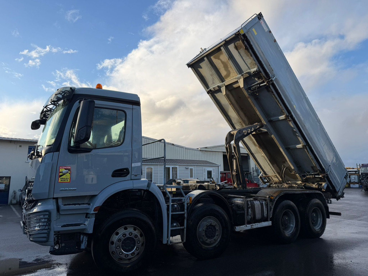 Camion porteur bi-benne EM-584-QH - Camion benne: photos 2 Camion porteur bi-benne EM-584-QH - Camion benne: photos 2