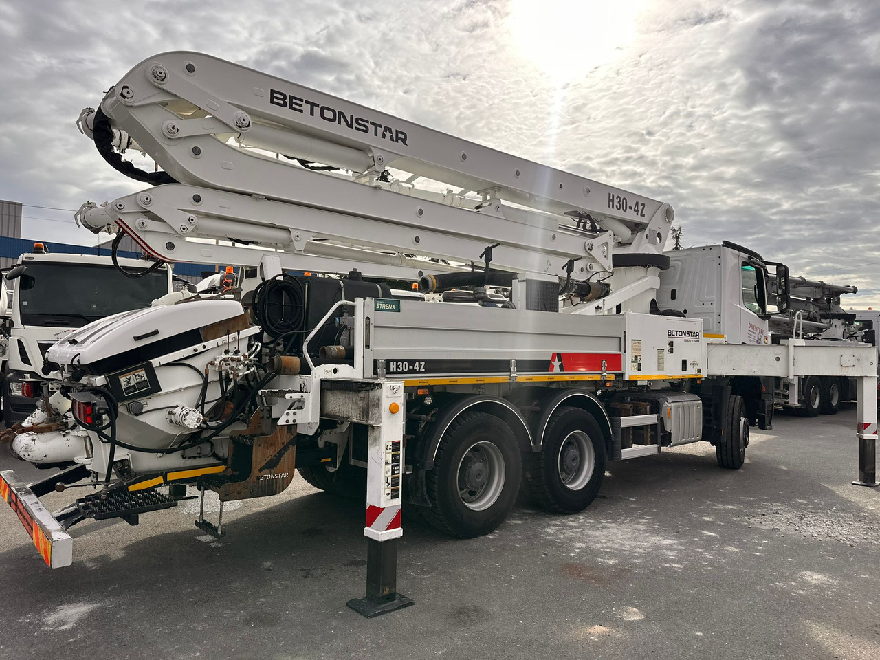 Pompe à béton BetonStar 30m avec cabine Mercedes Benz Arocs 2640 FY-472-KA Année 2021 - Camion pompe: photos 4 Pompe à béton BetonStar 30m avec cabine Mercedes Benz Arocs 2640 FY-472-KA Année 2021 - Camion pompe: photos 4