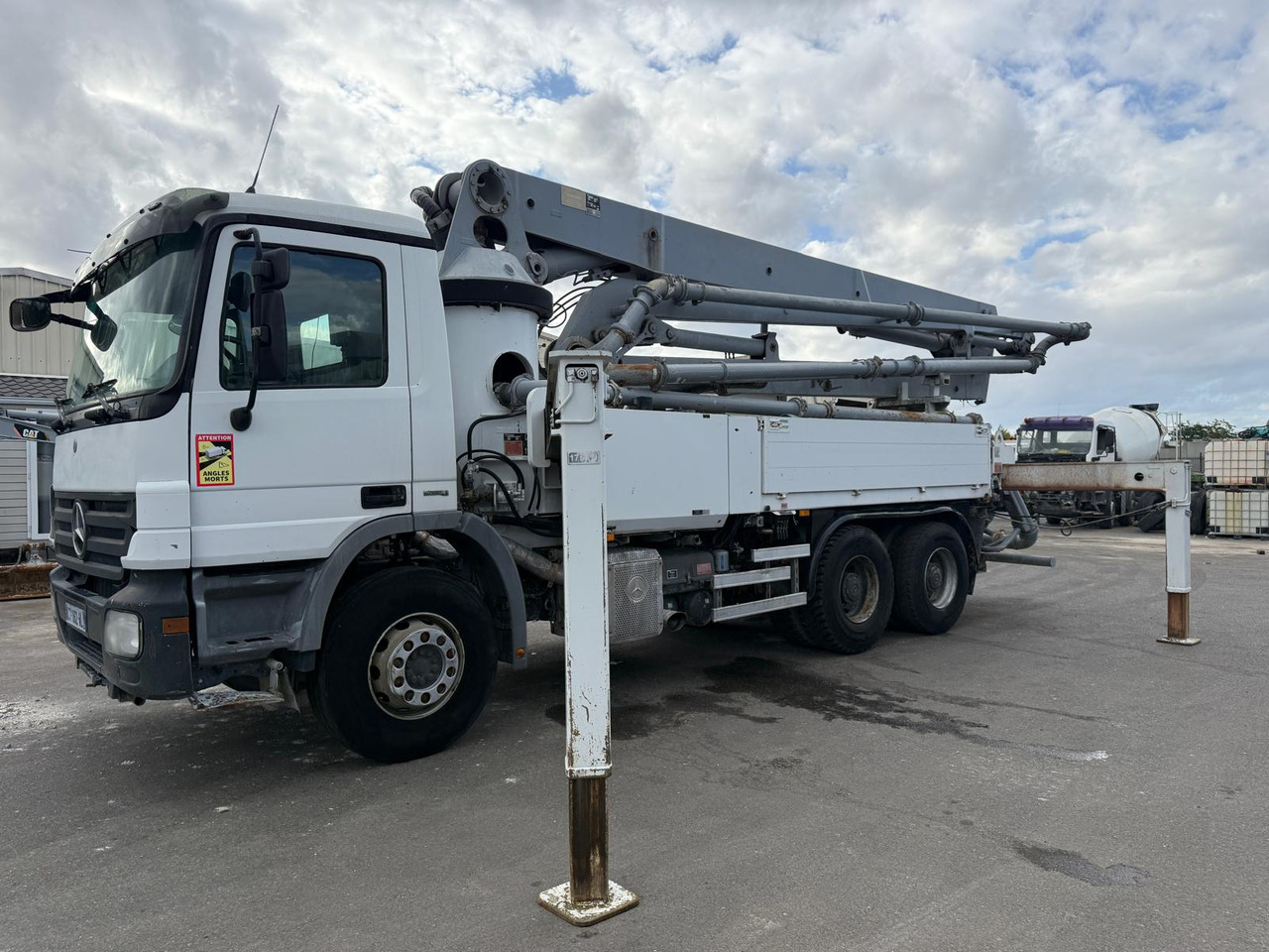 Pompe à béton Schwing 34m avec cabine Mercedes Benz Actros CT-062-WL Année 2008 - Camion pompe: photos 4 Pompe à béton Schwing 34m avec cabine Mercedes Benz Actros CT-062-WL Année 2008 - Camion pompe: photos 4