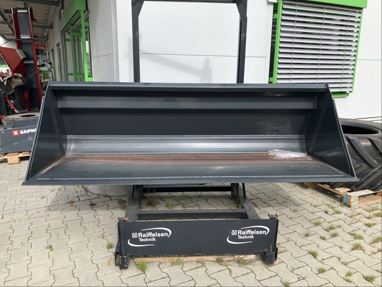 Alö Stoll Schaufel 2,60m - Chargeur frontal pour tracteur: photos 1 Alö Stoll Schaufel 2,60m - Chargeur frontal pour tracteur: photos 1