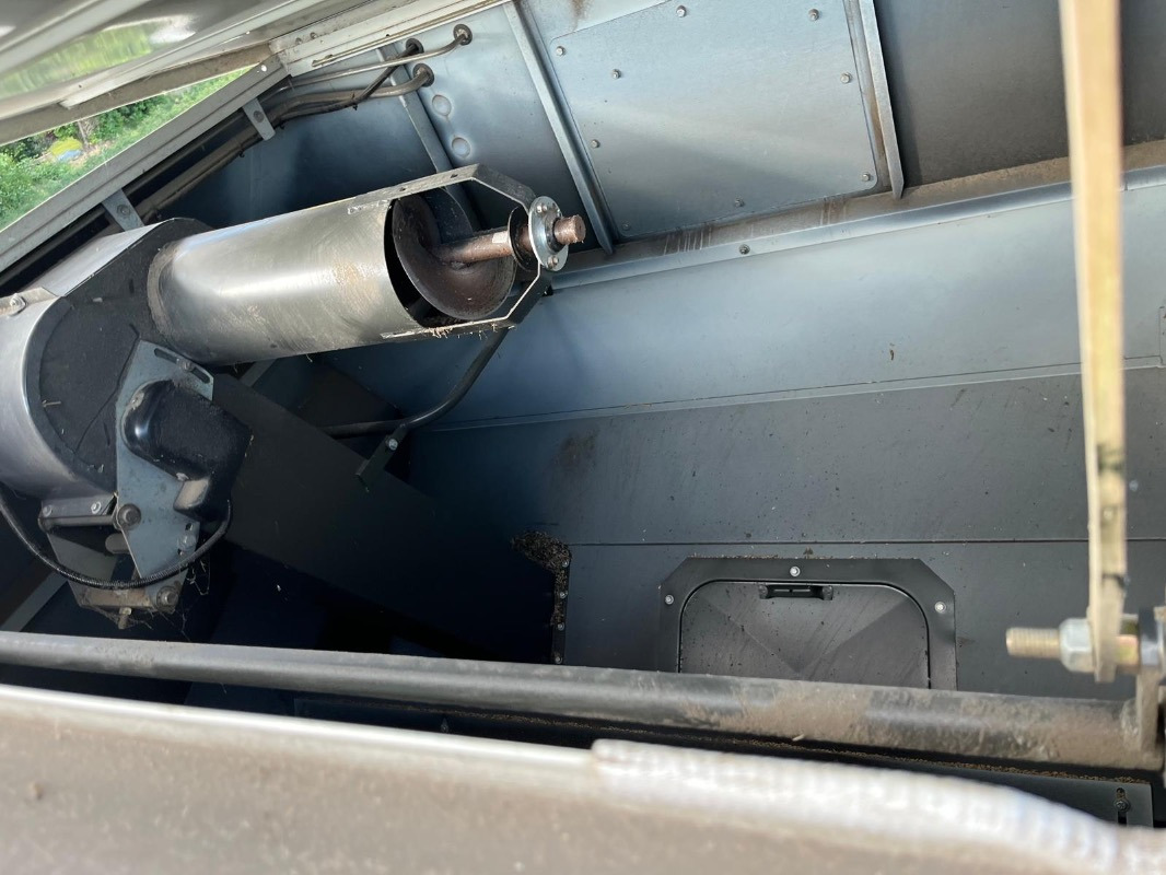 CLAAS Avero 240 - Moissonneuse-batteuse: photos 3 CLAAS Avero 240 - Moissonneuse-batteuse: photos 3