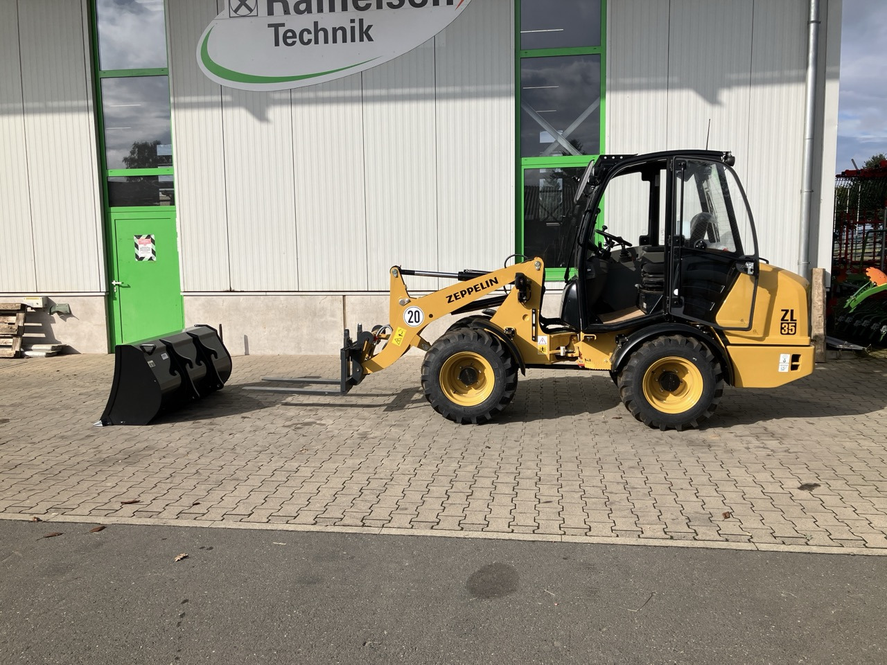 Caterpillar Zeppelin ZL35 - Chargeuse sur pneus: photos 1 Caterpillar Zeppelin ZL35 - Chargeuse sur pneus: photos 1