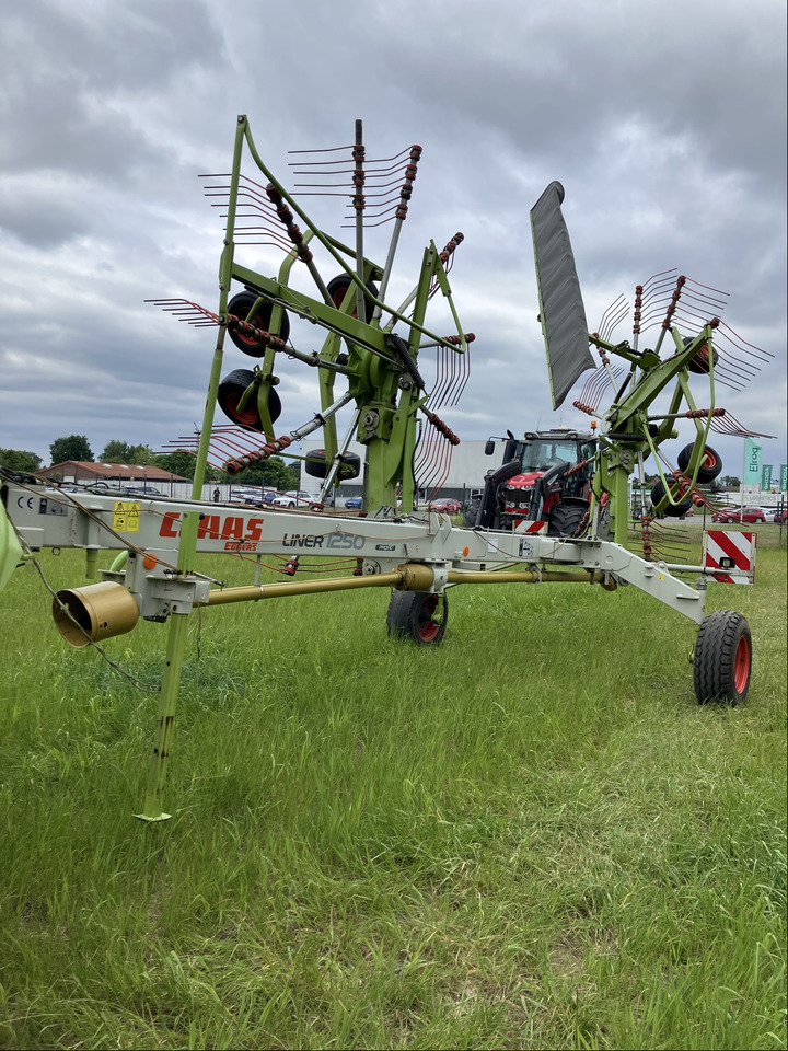 Claas Liner 1250 Profil - Faneuse: photos 5 Claas Liner 1250 Profil - Faneuse: photos 5