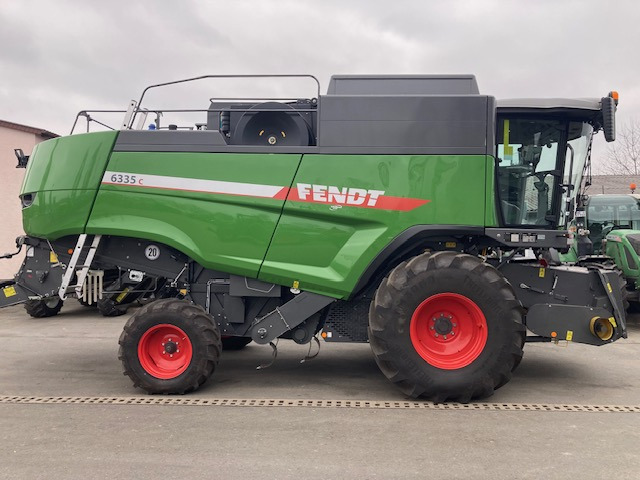 Fendt 6335C Stage 5 - Moissonneuse-batteuse: photos 1 Fendt 6335C Stage 5 - Moissonneuse-batteuse: photos 1