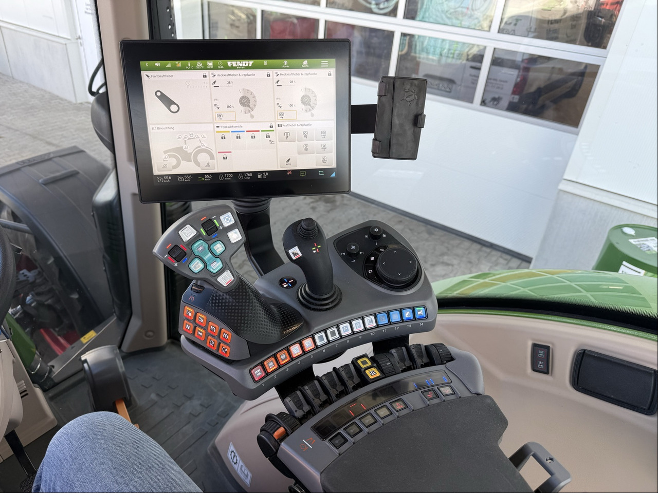 Fendt 718 Vario Gen6 ProfiPlus - Tracteur agricole: photos 2 Fendt 718 Vario Gen6 ProfiPlus - Tracteur agricole: photos 2