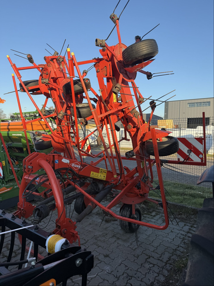 Kuhn Heuwender GF 8702 - Faneuse: photos 3 Kuhn Heuwender GF 8702 - Faneuse: photos 3
