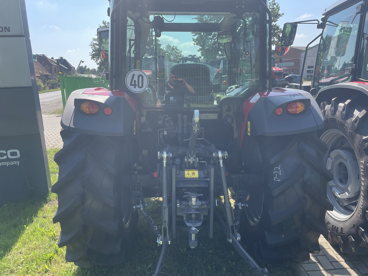 Massey Ferguson 4710 M Cab Essential Dyna 2 - Tracteur agricole: photos 2 Massey Ferguson 4710 M Cab Essential Dyna 2 - Tracteur agricole: photos 2