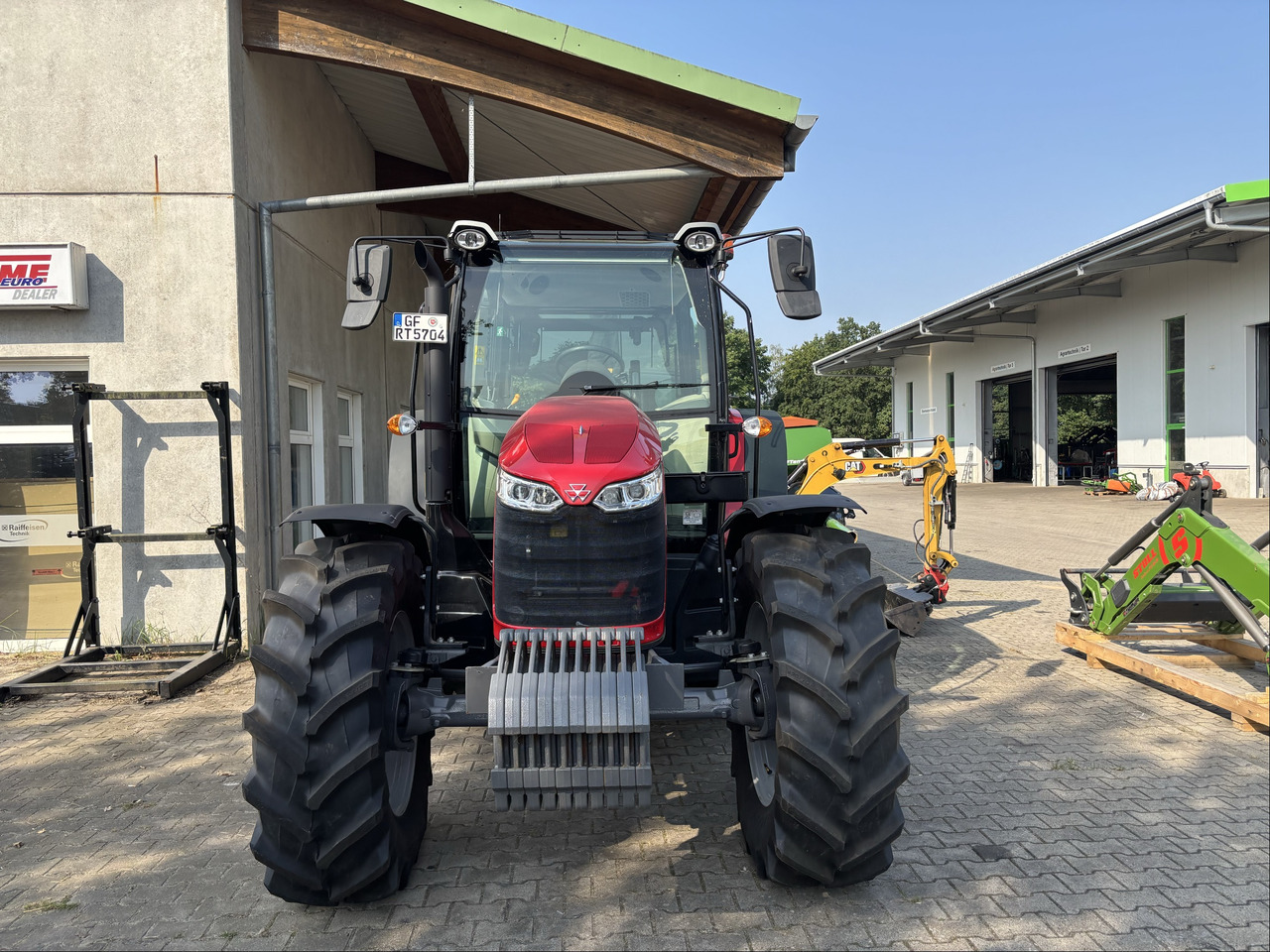Massey Ferguson 5712M 4WD Cab Essential - Tracteur agricole: photos 4 Massey Ferguson 5712M 4WD Cab Essential - Tracteur agricole: photos 4