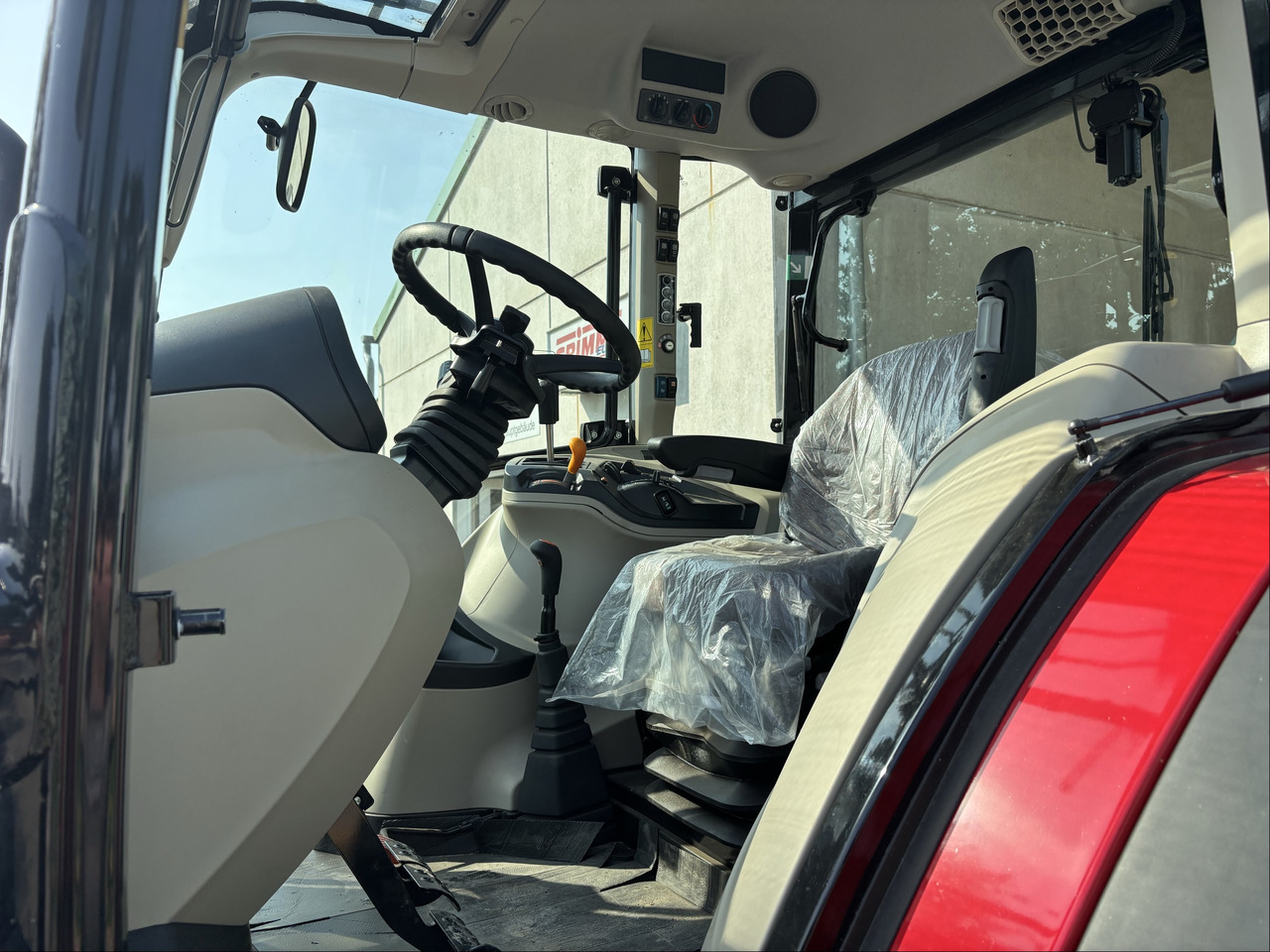 Massey Ferguson 5712M 4WD Cab Essential - Tracteur agricole: photos 2 Massey Ferguson 5712M 4WD Cab Essential - Tracteur agricole: photos 2