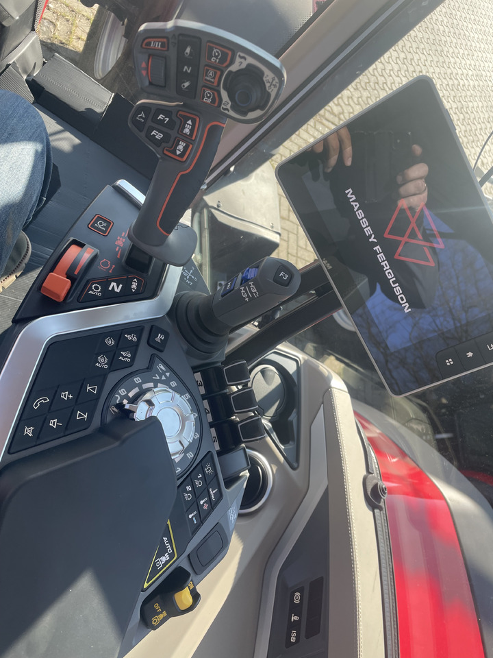 Massey Ferguson 8S.265 Dyna-VT EXCLUSIVE - Tracteur agricole: photos 3 Massey Ferguson 8S.265 Dyna-VT EXCLUSIVE - Tracteur agricole: photos 3