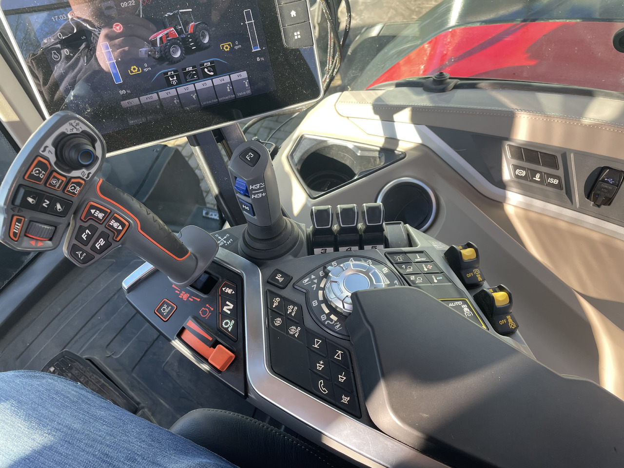 Massey Ferguson 8S.265 Dyna-VT EXCLUSIVE - Tracteur agricole: photos 4 Massey Ferguson 8S.265 Dyna-VT EXCLUSIVE - Tracteur agricole: photos 4