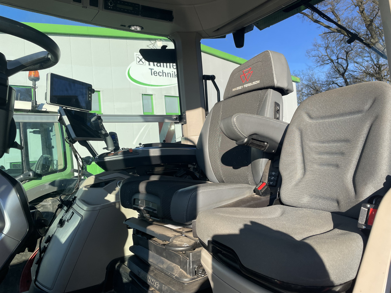 Massey Ferguson 8S.265 Dyna-VT EXCLUSIVE - Tracteur agricole: photos 3 Massey Ferguson 8S.265 Dyna-VT EXCLUSIVE - Tracteur agricole: photos 3