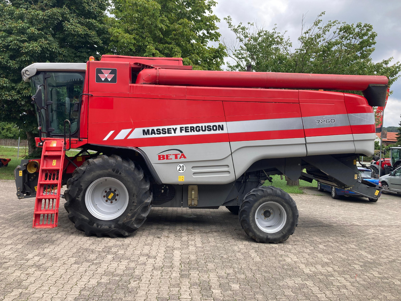 Massey Ferguson Beta 7260 - Moissonneuse-batteuse: photos 1 Massey Ferguson Beta 7260 - Moissonneuse-batteuse: photos 1