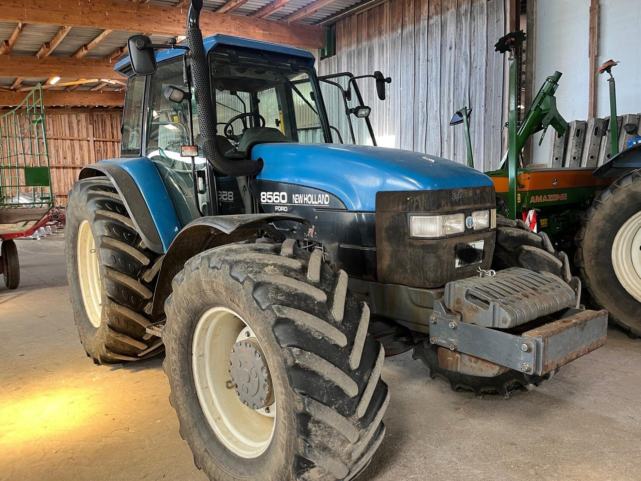 New Holland 8560 - Tracteur agricole: photos 1 New Holland 8560 - Tracteur agricole: photos 1