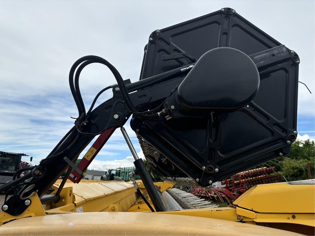 New Holland Schneidwerk Varifeed12.5 - Moissonneuse-batteuse: photos 4 New Holland Schneidwerk Varifeed12.5 - Moissonneuse-batteuse: photos 4