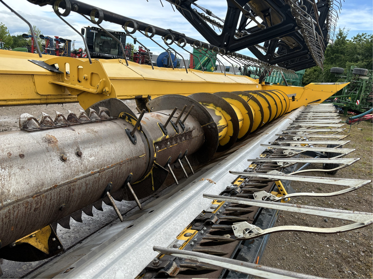 New Holland Schneidwerk Varifeed12.5 - Moissonneuse-batteuse: photos 2 New Holland Schneidwerk Varifeed12.5 - Moissonneuse-batteuse: photos 2
