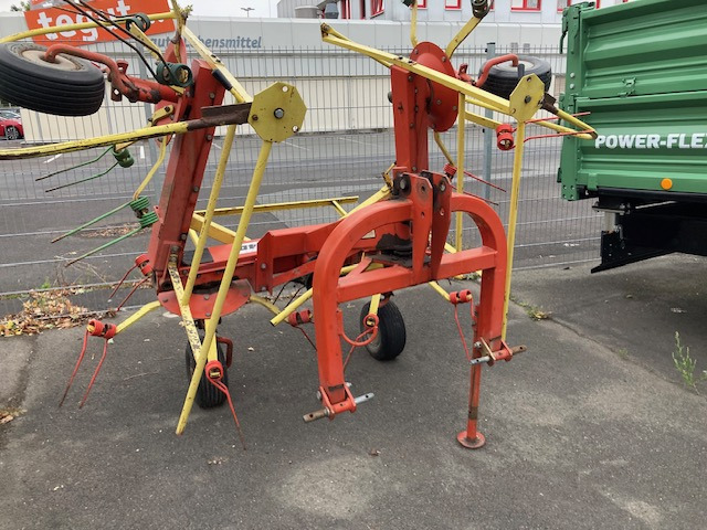 Unifarm CW 4.40 - Faneuse: photos 1 Unifarm CW 4.40 - Faneuse: photos 1