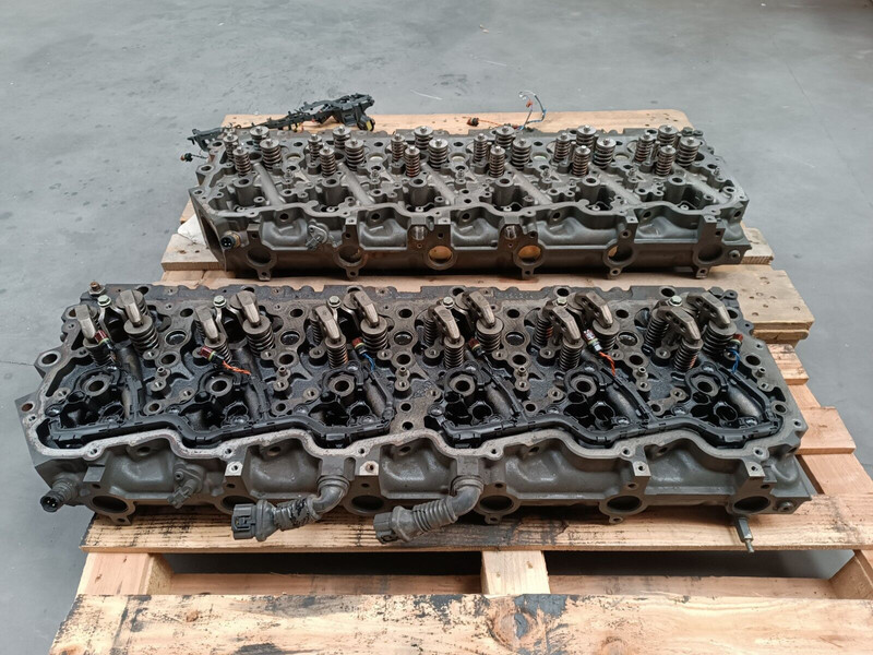 DAF XF 105 oe 1795284 EURO 5 2 SENSORS - Bloc-cylindres pour Camion: photos 1 DAF XF 105 oe 1795284 EURO 5 2 SENSORS - Bloc-cylindres pour Camion: photos 1