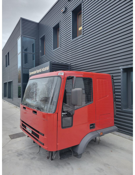 Iveco Eurotech - Cabine et intérieur pour Camion: photos 5 Iveco Eurotech - Cabine et intérieur pour Camion: photos 5