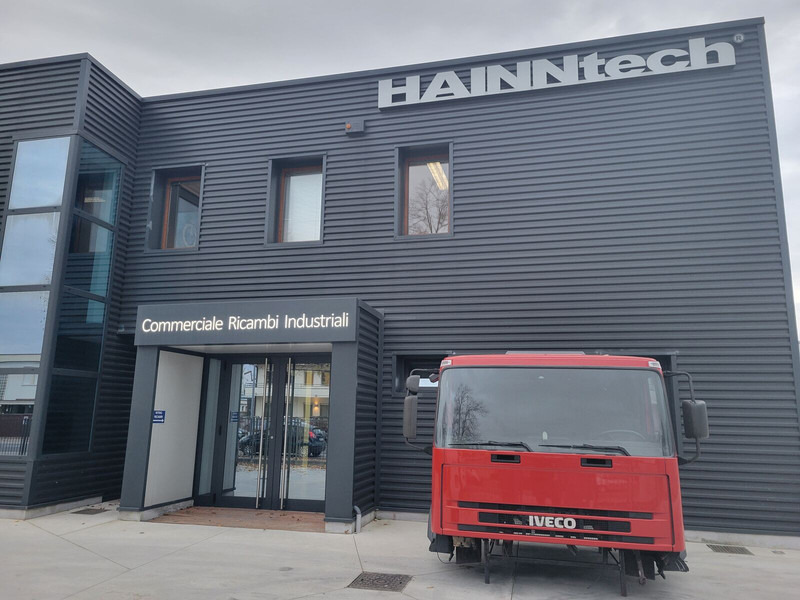 Iveco Eurotech - Cabine et intérieur pour Camion: photos 3 Iveco Eurotech - Cabine et intérieur pour Camion: photos 3