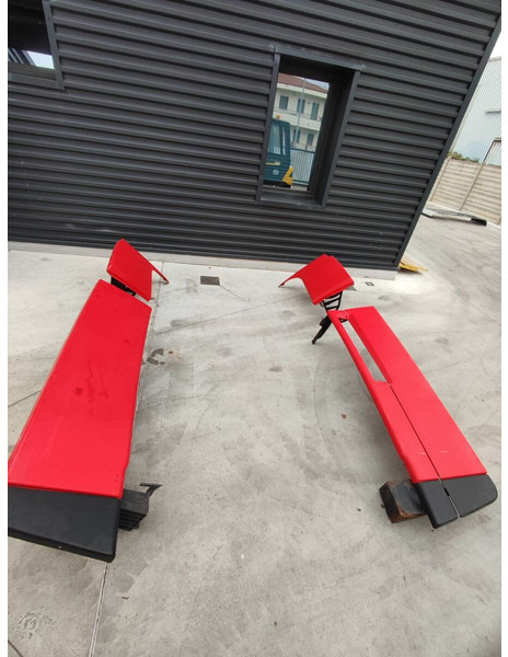 Iveco Hi-Way - Carrosserie et extérieur pour Camion: photos 1 Iveco Hi-Way - Carrosserie et extérieur pour Camion: photos 1