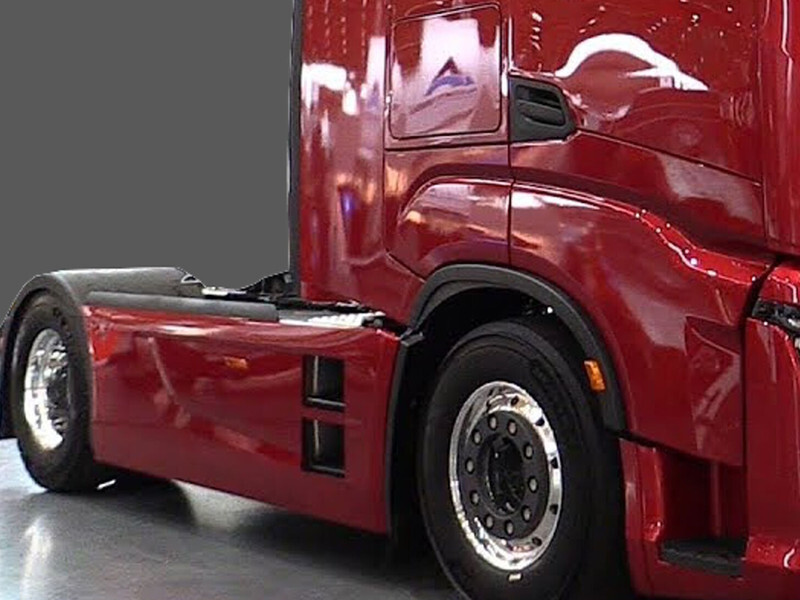 Iveco S WAY EURO 6 - ADBlue steps / scalini ADBlue - Aérodynamique/ Spoilers pour Camion: photos 4 Iveco S WAY EURO 6 - ADBlue steps / scalini ADBlue - Aérodynamique/ Spoilers pour Camion: photos 4