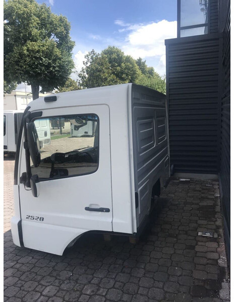 Mercedes-Benz AXOR EURO 4 EURO 5 - Cabine et intérieur pour Camion: photos 5 Mercedes-Benz AXOR EURO 4 EURO 5 - Cabine et intérieur pour Camion: photos 5