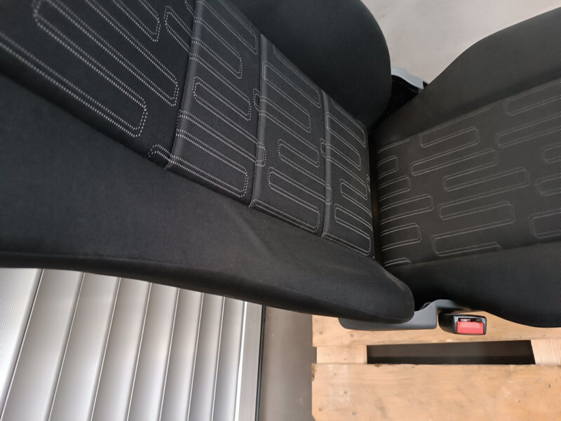 Mercedes-Benz MANUAL - Siège pour Camion: photos 5 Mercedes-Benz MANUAL - Siège pour Camion: photos 5