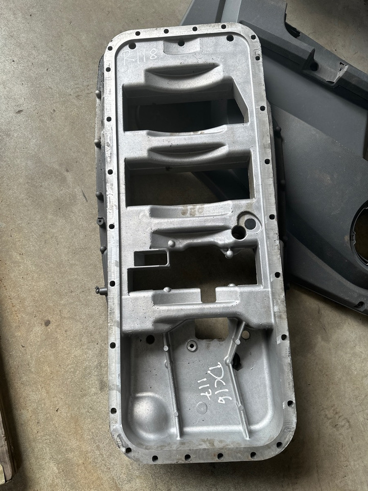 ALU OIL SUMP 2512936 - Carter d'huile pour Camion: photos 2 ALU OIL SUMP 2512936 - Carter d'huile pour Camion: photos 2