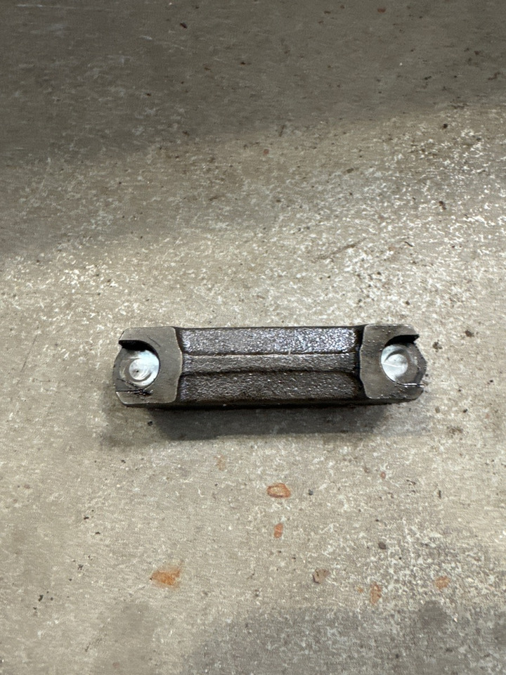 DAF BRIDGE BRACKET 2118902 - Moteur et pièces pour Camion: photos 2 DAF BRIDGE BRACKET 2118902 - Moteur et pièces pour Camion: photos 2