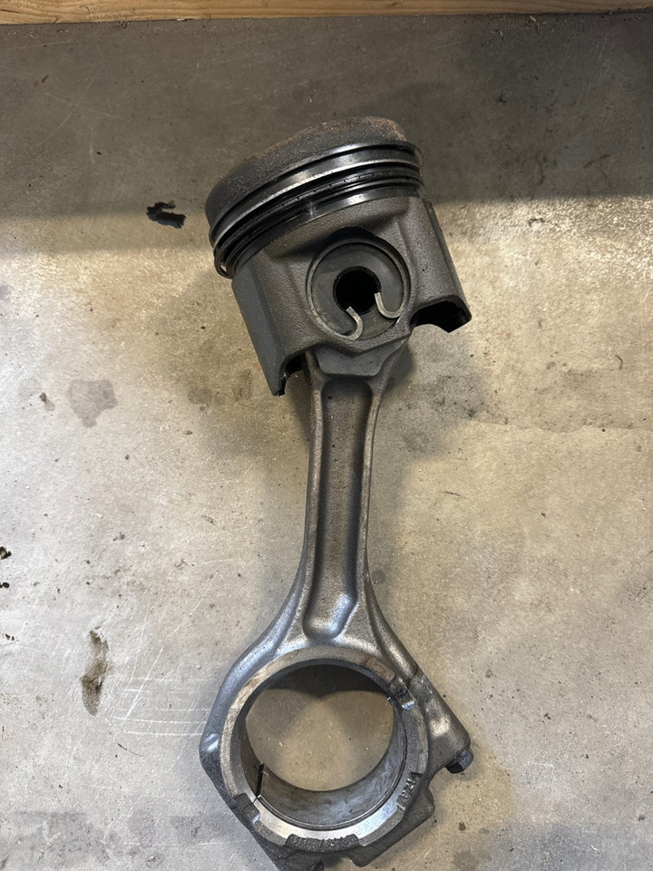 DAF CONROD 2104874 + PISTONS 2132582 - Moteur et pièces pour Camion: photos 1 DAF CONROD 2104874 + PISTONS 2132582 - Moteur et pièces pour Camion: photos 1