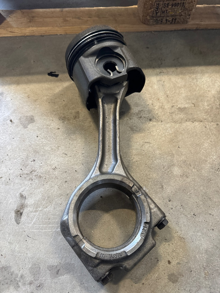 DAF CONROD 2104874 + PISTONS 2132582 - Moteur et pièces pour Camion: photos 2 DAF CONROD 2104874 + PISTONS 2132582 - Moteur et pièces pour Camion: photos 2