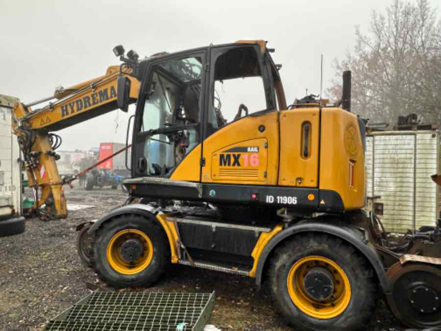 HYDREMA CONSTRUCTION EXCAVATOR MX16 RAIL - Pelle sur pneus: photos 2 HYDREMA CONSTRUCTION EXCAVATOR MX16 RAIL - Pelle sur pneus: photos 2