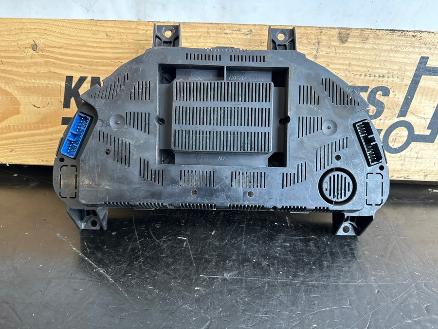 IVECO INSTRUMENT CLUSTER 5801938082 - Cabine et intérieur pour Camion: photos 5 IVECO INSTRUMENT CLUSTER 5801938082 - Cabine et intérieur pour Camion: photos 5