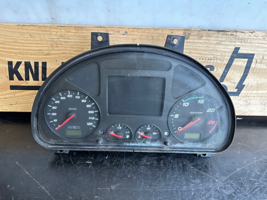 IVECO INSTRUMENT CLUSTER 5801938082 - Cabine et intérieur pour Camion: photos 1 IVECO INSTRUMENT CLUSTER 5801938082 - Cabine et intérieur pour Camion: photos 1