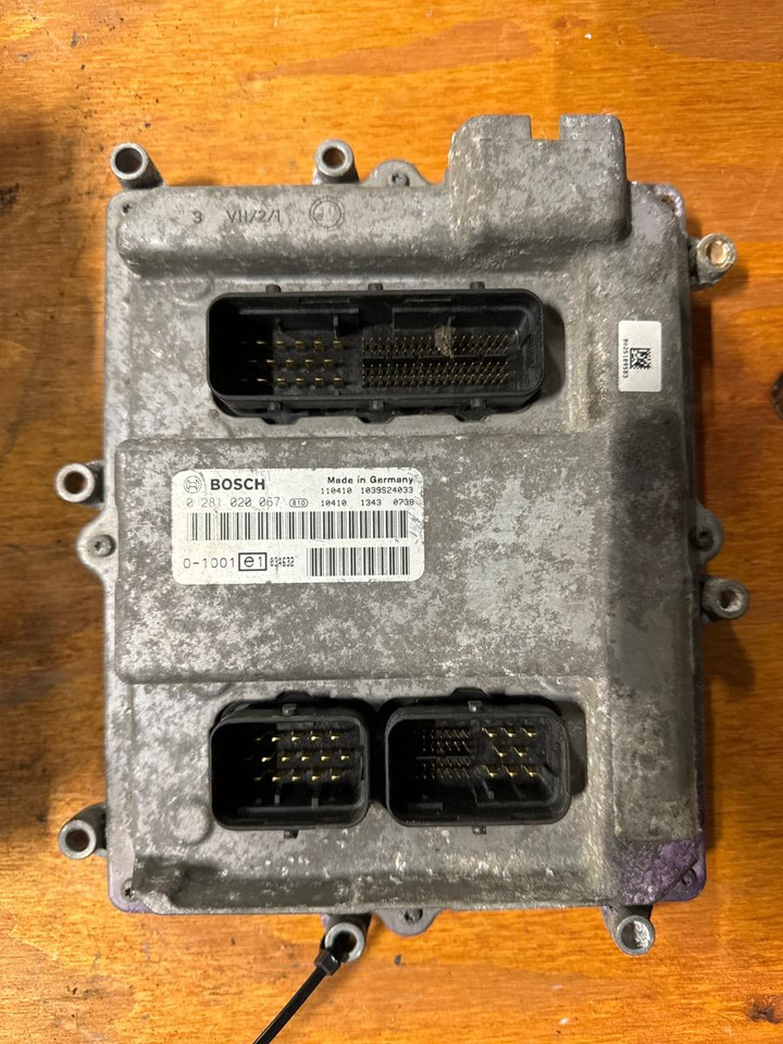 MAN ENGINE ECU 51.25804-7573 - Bloc de gestion pour Camion: photos 1 MAN ENGINE ECU 51.25804-7573 - Bloc de gestion pour Camion: photos 1