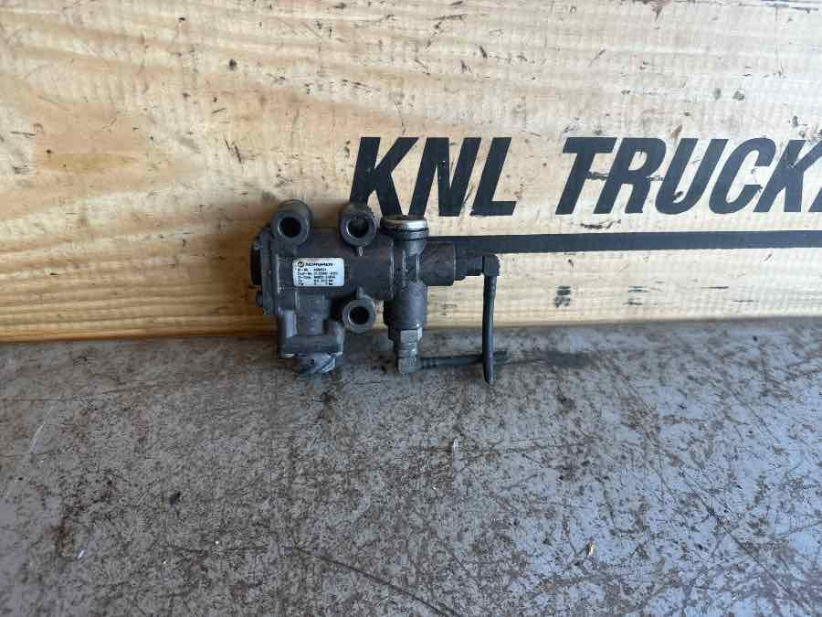 MAN VALVE 51.25902-0123 - Valve de frein pour Camion: photos 1 MAN VALVE 51.25902-0123 - Valve de frein pour Camion: photos 1
