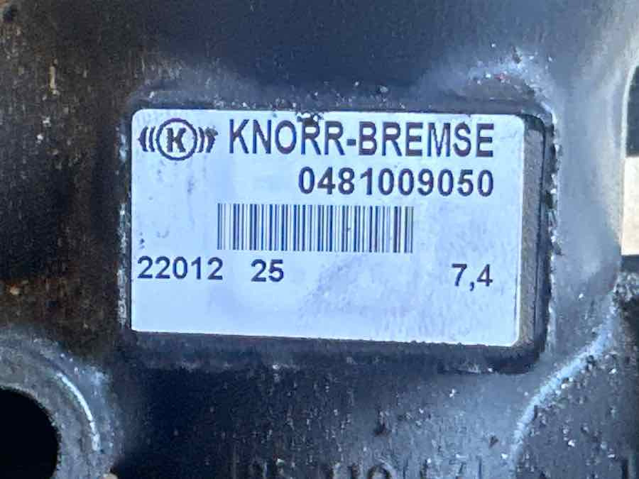 MAN VALVE 81.52161-6322 - Valve de frein pour Camion: photos 2 MAN VALVE 81.52161-6322 - Valve de frein pour Camion: photos 2