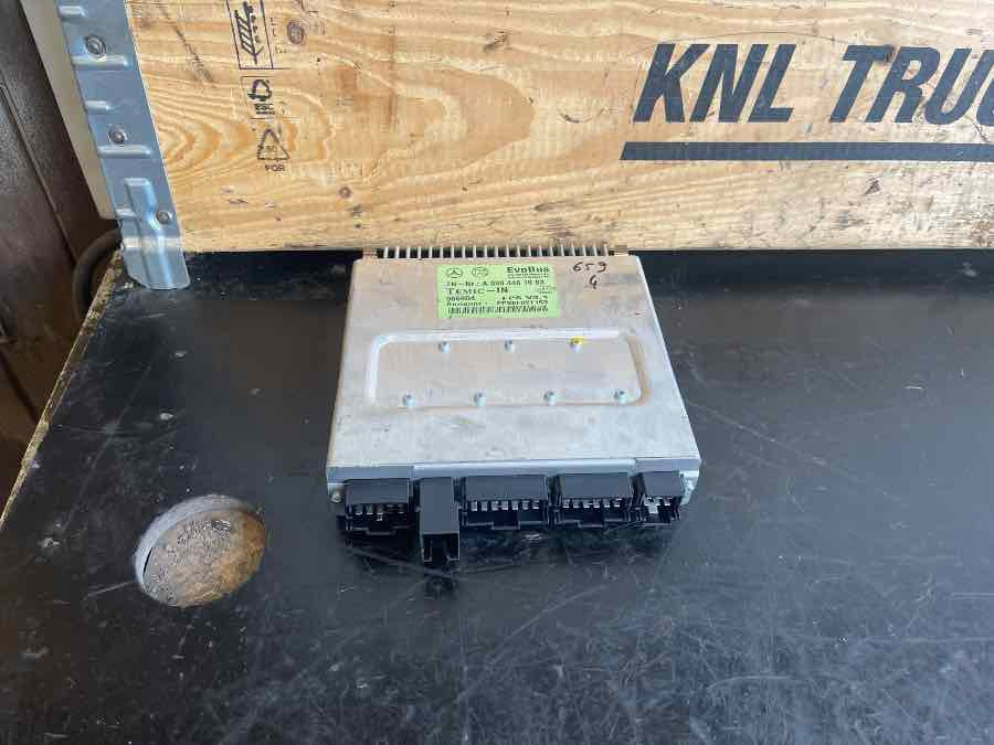 MERCEDES ECU TEMIC A0004461003 - Bloc de gestion pour Bus: photos 2 MERCEDES ECU TEMIC A0004461003 - Bloc de gestion pour Bus: photos 2