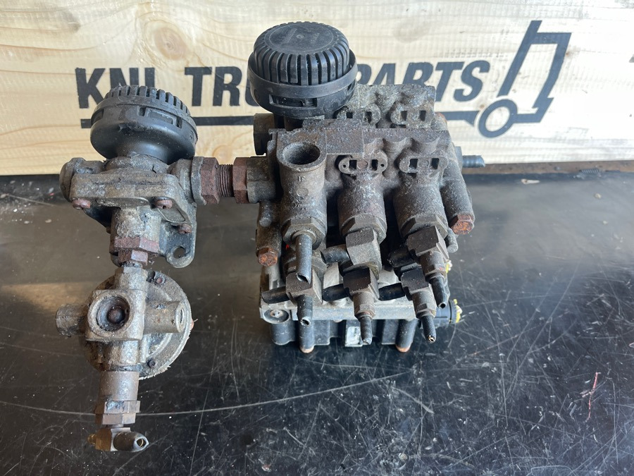 MERCEDES VALVE 4729051110 - Valve de frein pour Camion: photos 1 MERCEDES VALVE 4729051110 - Valve de frein pour Camion: photos 1
