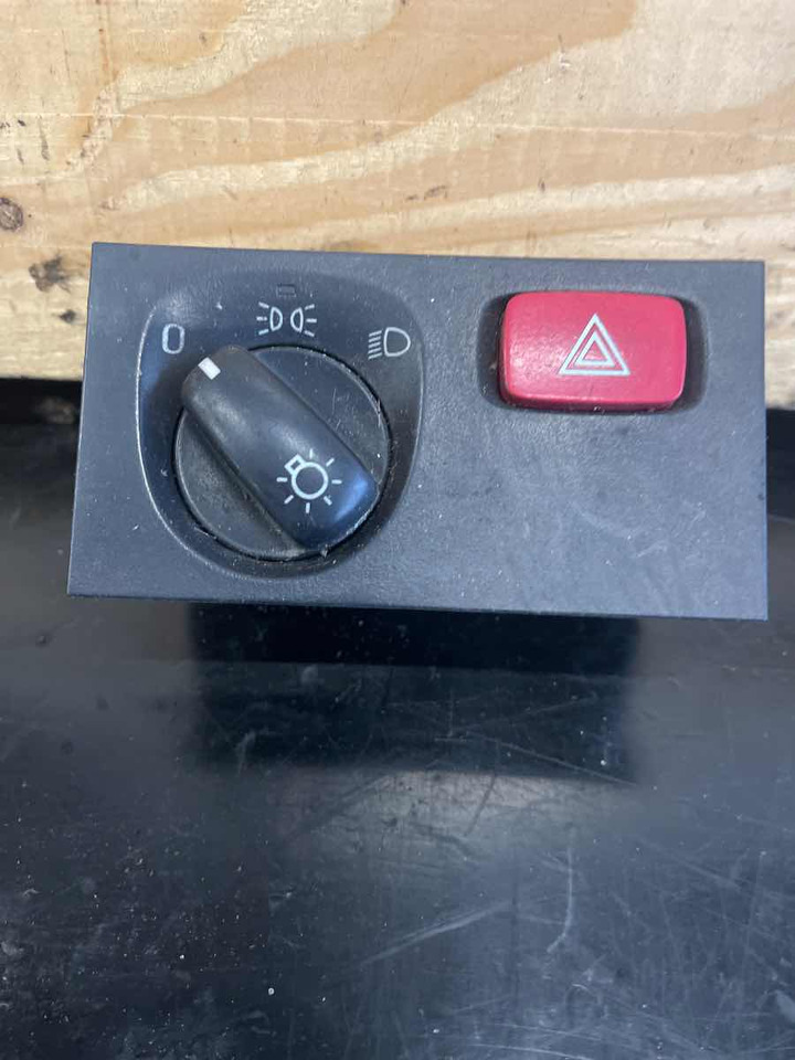 SCANIA ECU LIGHT 1900317 - Système électrique pour Camion: photos 1 SCANIA ECU LIGHT 1900317 - Système électrique pour Camion: photos 1