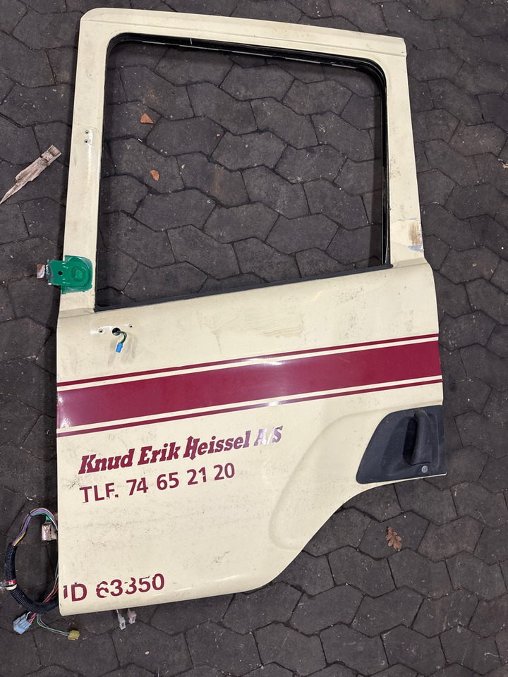 SCANIA LEFT DOOR 1384419 - Cabine et intérieur pour Camion: photos 1 SCANIA LEFT DOOR 1384419 - Cabine et intérieur pour Camion: photos 1