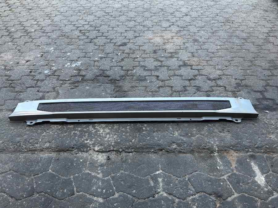 SCANIA LOWER GRILL 1890728 1890787 - Cabine et intérieur pour Camion: photos 1 SCANIA LOWER GRILL 1890728 1890787 - Cabine et intérieur pour Camion: photos 1