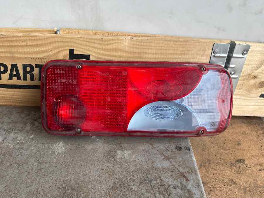SCANIA REAR LAMP 2129987 - Lumière/ Éclairage pour Camion: photos 1 SCANIA REAR LAMP 2129987 - Lumière/ Éclairage pour Camion: photos 1
