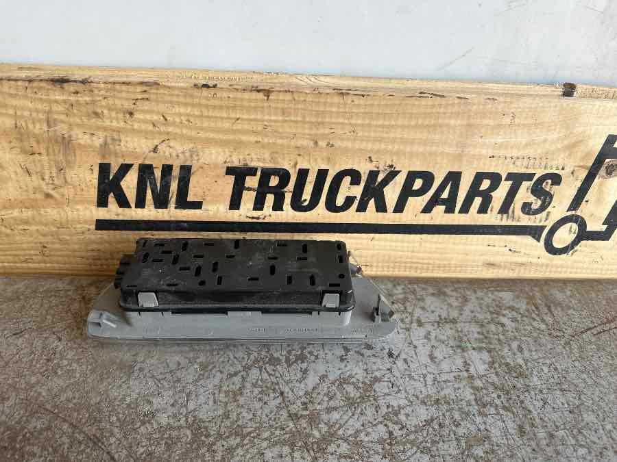 SCANIA ROOF LAMP 2242539 - Lumière/ Éclairage pour Camion: photos 2 SCANIA ROOF LAMP 2242539 - Lumière/ Éclairage pour Camion: photos 2