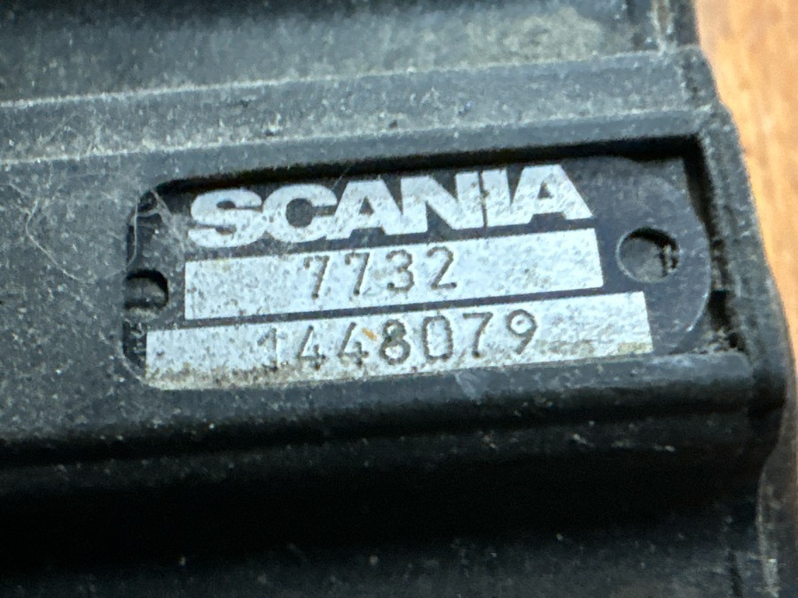 SCANIA SOLENOID VALVE CIRCUIT 1448079 - Valve de frein pour Camion: photos 3 SCANIA SOLENOID VALVE CIRCUIT 1448079 - Valve de frein pour Camion: photos 3