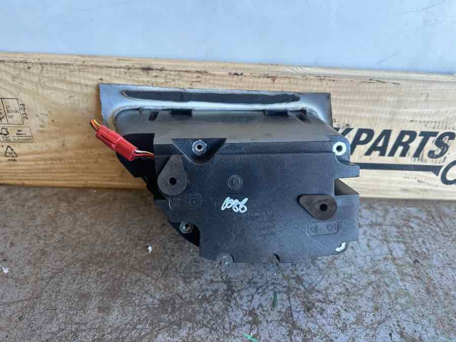 SCANIA SPOT LAMP 2535366 - Lumière/ Éclairage pour Camion: photos 2 SCANIA SPOT LAMP 2535366 - Lumière/ Éclairage pour Camion: photos 2